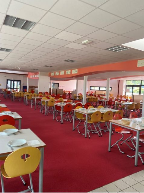 Intérieur cantine scolaire 2 